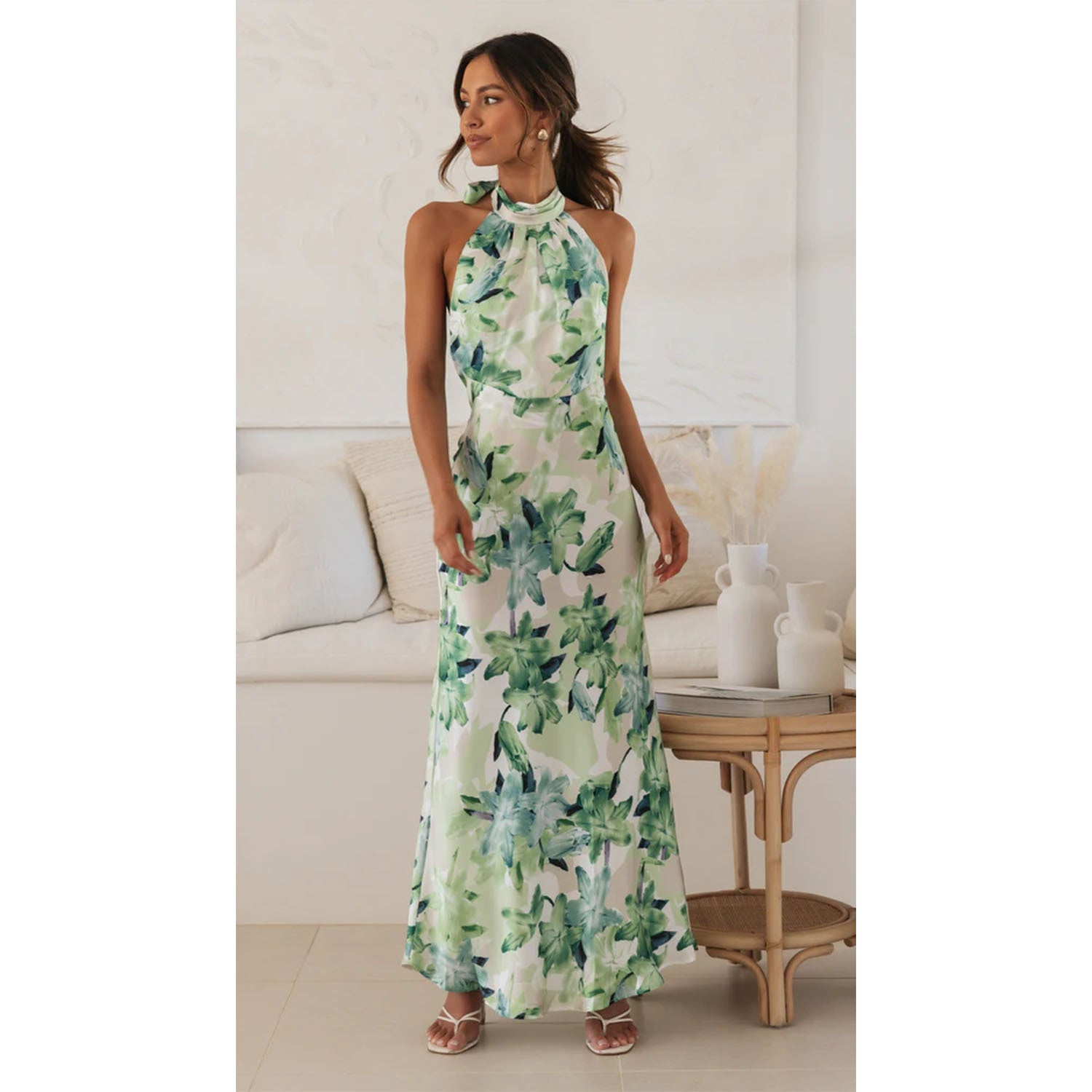 Damen Maxikleid mit hochgeschlossenem Halterneck-Design und floralem Muster