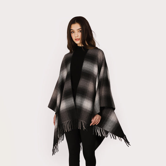 Damen Wollmix-Cape im Dégradé-Karo mit offener Front und Fransen Shop Nory