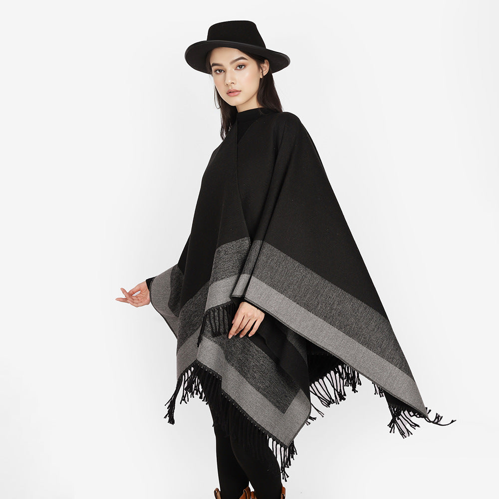Damen Wollmix-Capeponcho mit kontrastierter Kante, großem Oversize-Fall und Fransensaum Shop Nory