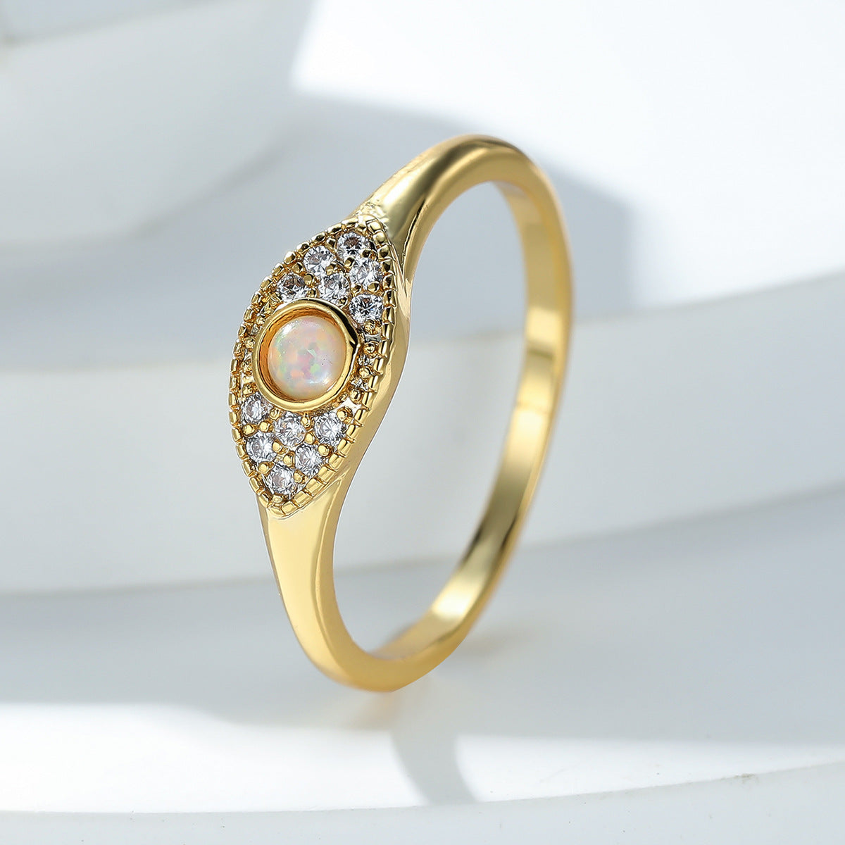Damen Ring mit funkelndem Opal-Motiv und kunstvollen Zirkonia-Verzierungen Shop Nory
