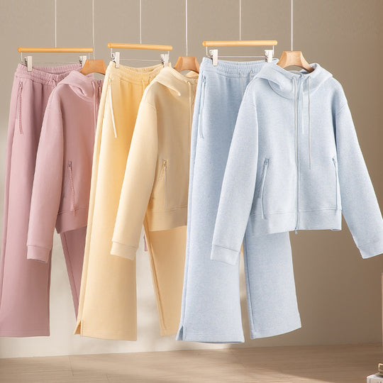 Damen weite French‑Terry Lounge-Sweatpant mit hohem Bund, Kordelzug und seitlichen Schlitzen Shop Nory