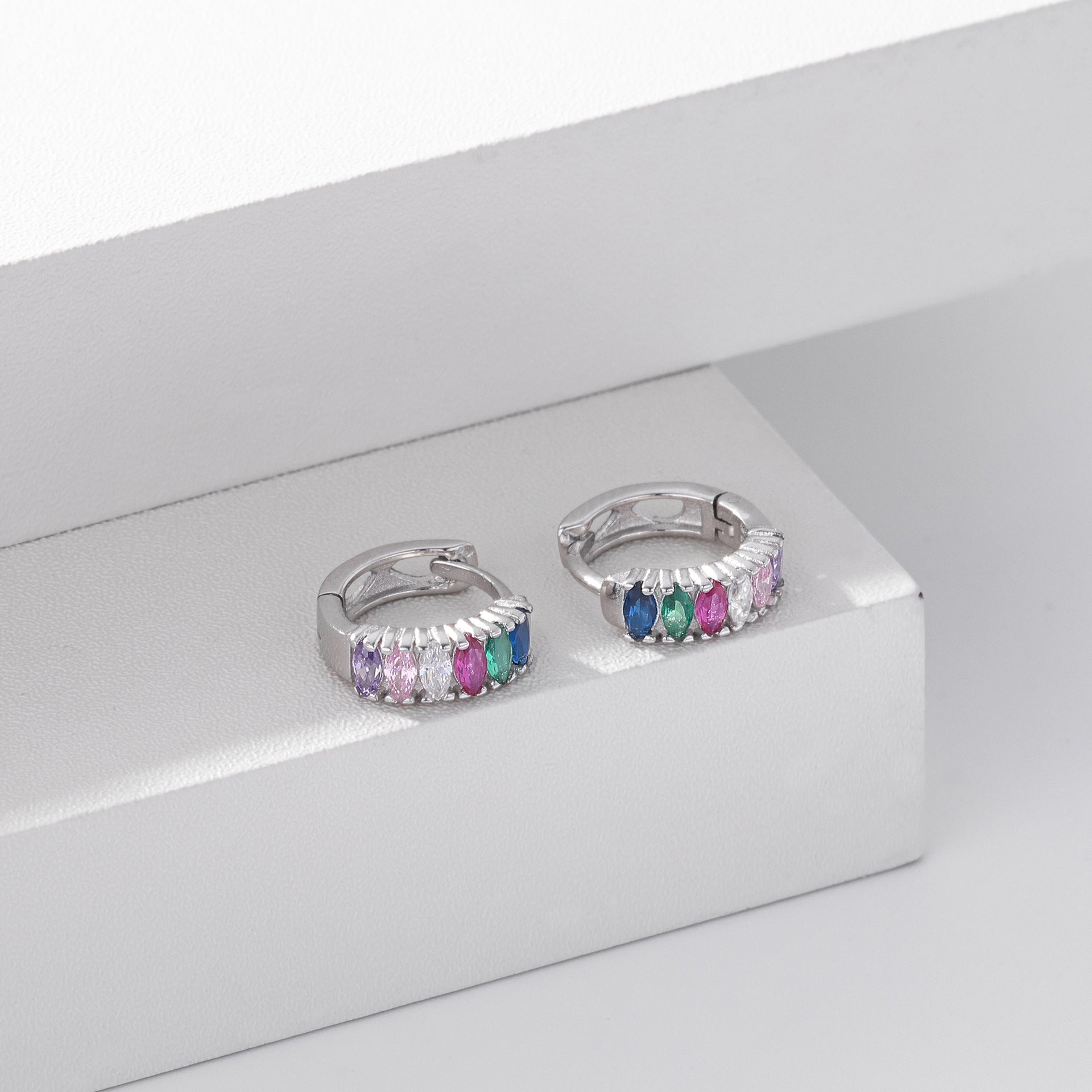 Damen Creolen mit bunten Zirkonia und hochwertiger 925 Sterlingsilberfassung Shop Nory