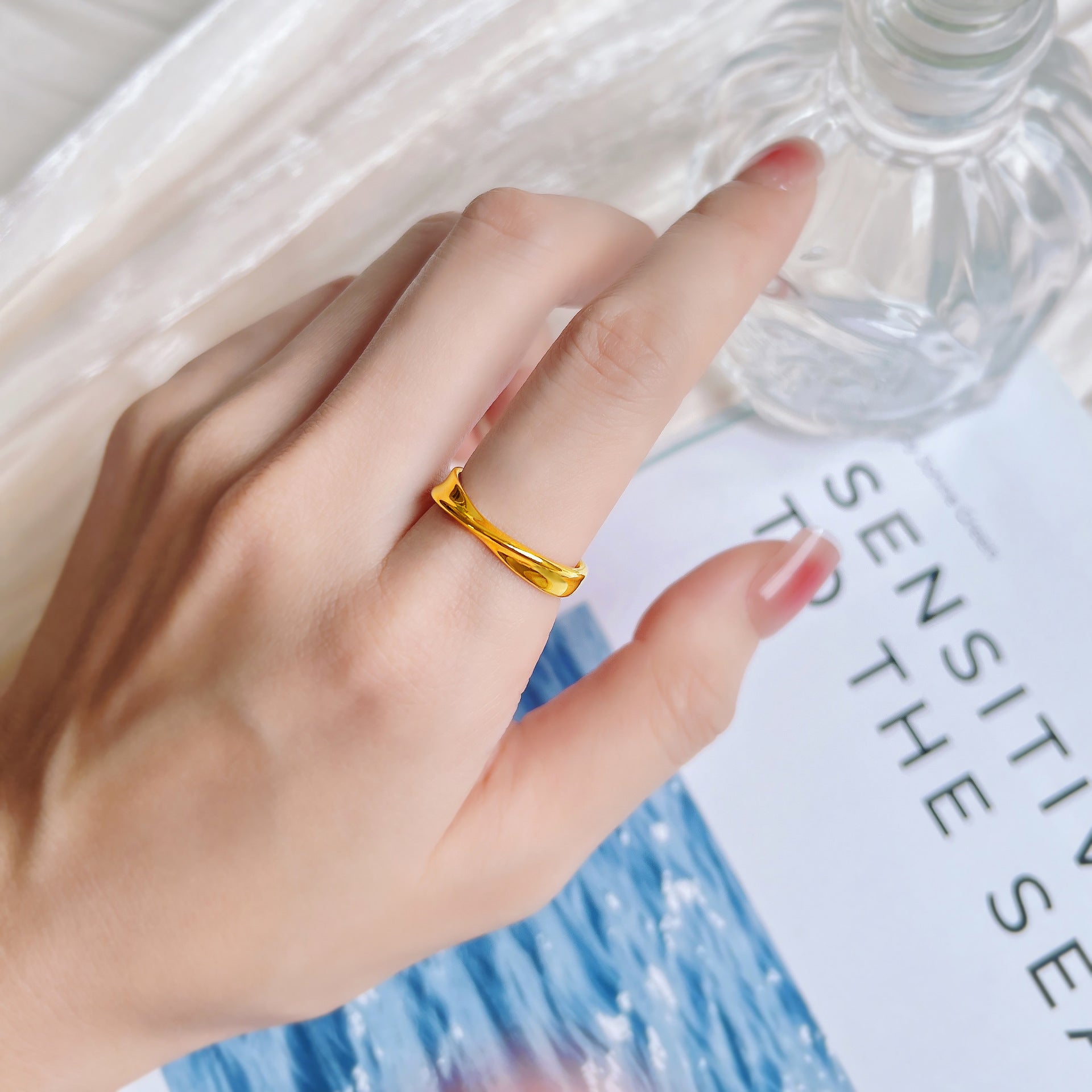 Damen moderner minimalistisch Ring mit glänzender Oberfläche Shop Nory