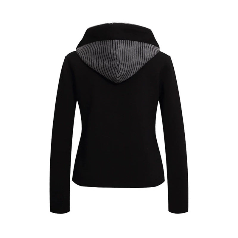 Damen taillierte Kapuzen‑Sweatjacke mit dekorischer Doppelreihe und Metallknöpfen Shop Nory