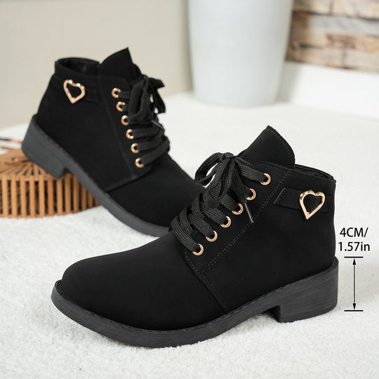 Damen Schnür-Booties mit kleinem Blockabsatz und Herz‑Metallapplikation Shop Nory
