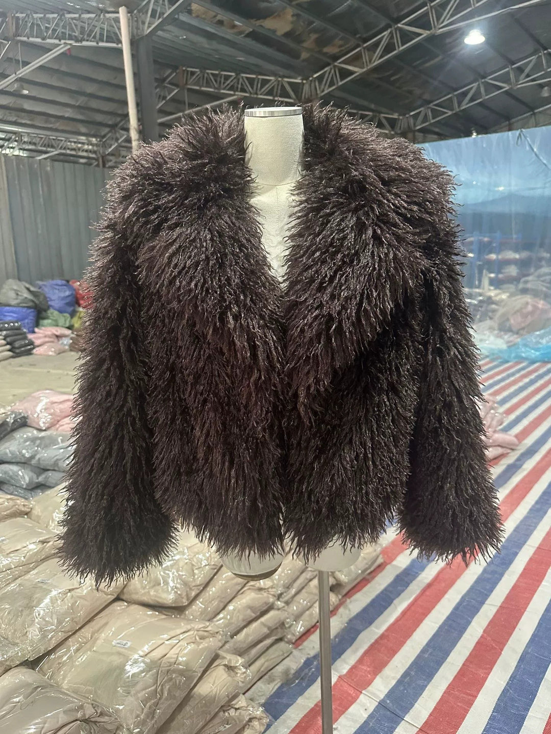 Damen Kurzboxiger Kunstpelz‑Bolero mit langflorigem Hochflor und voluminösem Schalkragen Shop Nory