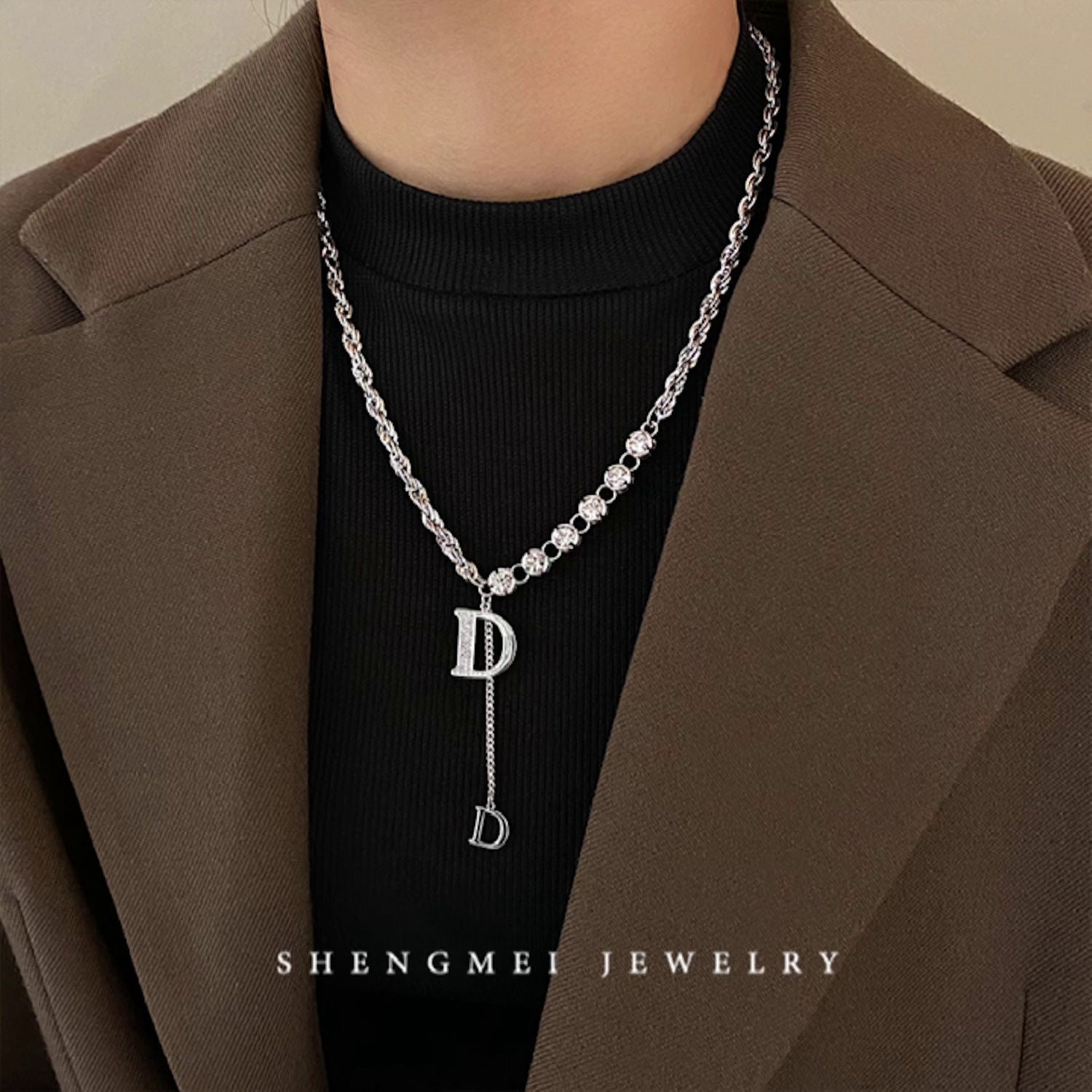 Damen Halskette mit funkelndem "D"-Anhänger und eleganter Gliederkette Shop Nory