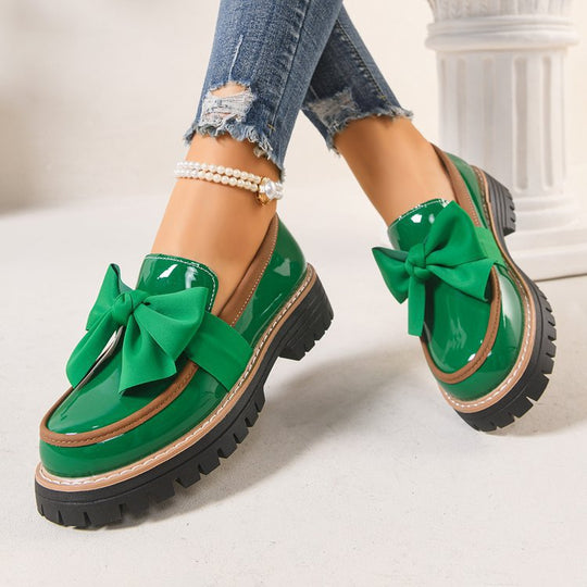 Damen Plateau-Loafer aus Lacklederoptik mit profilierter Gummisohle und Zierschleife Shop Nory