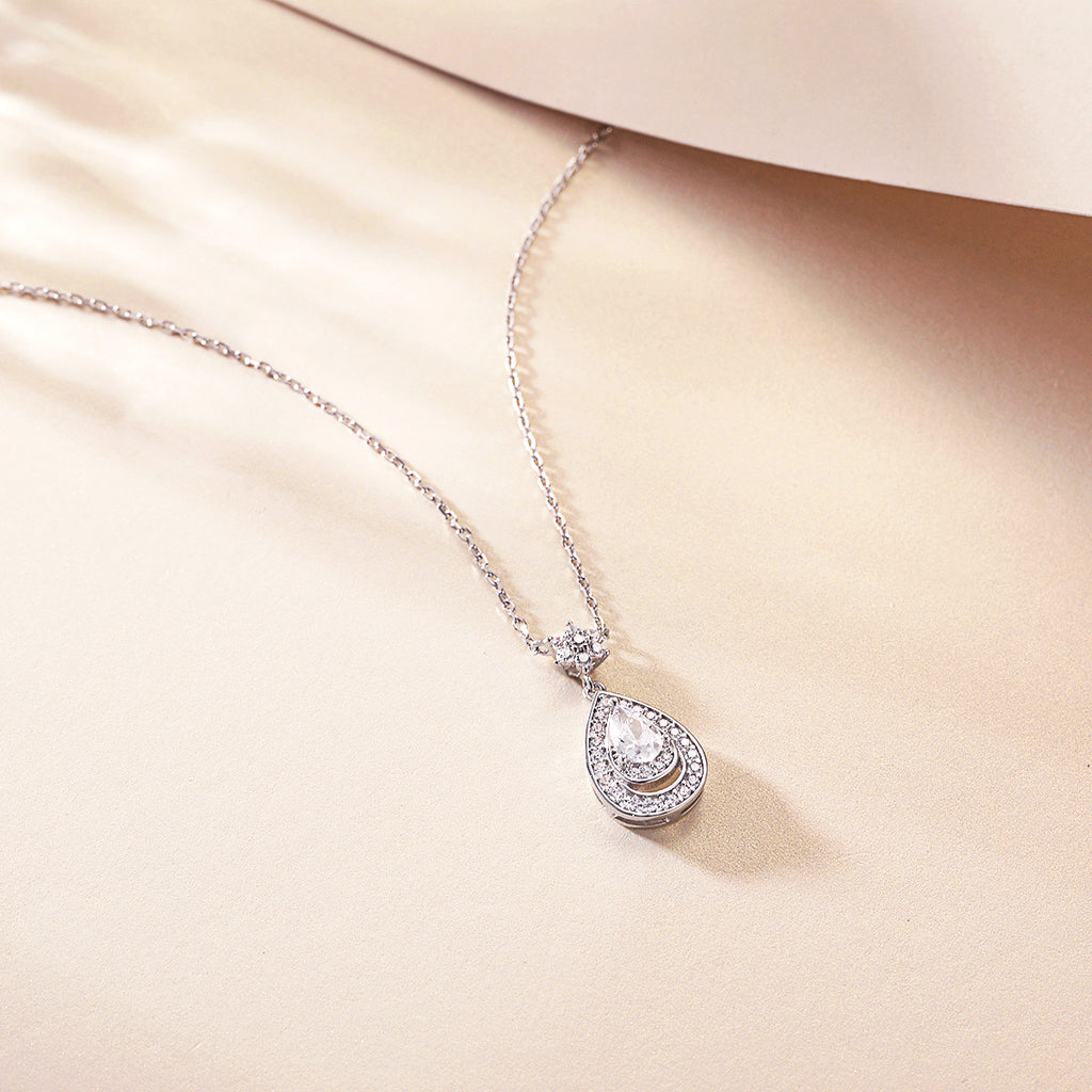 Damen Anhänger-Halskette mit tropfenförmigem Design und funkelnden Zirkonia-Details Shop Nory