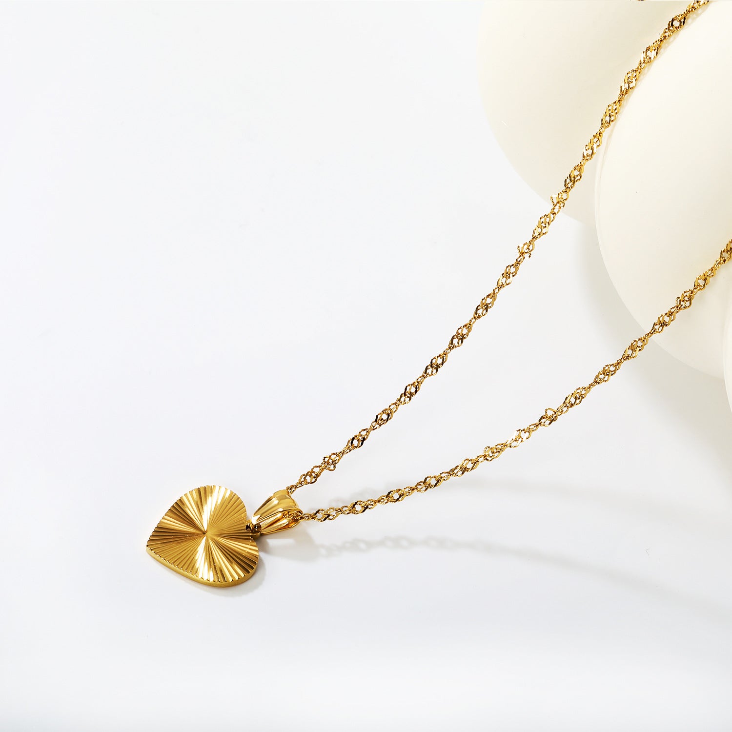 Damen Halskette mit herzförmigem Anhänger aus hochwertigem Edelstahl und verstellbarem Verschluss Shop Nory
