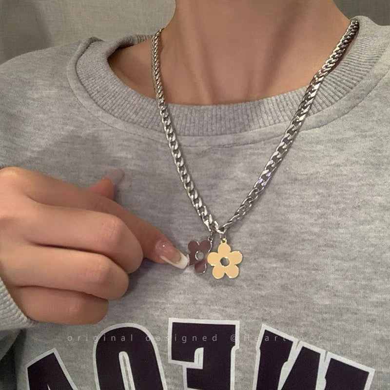 Damen Halskette mit doppeltem Blumenanhänger aus hochwertigem Metall Shop Nory