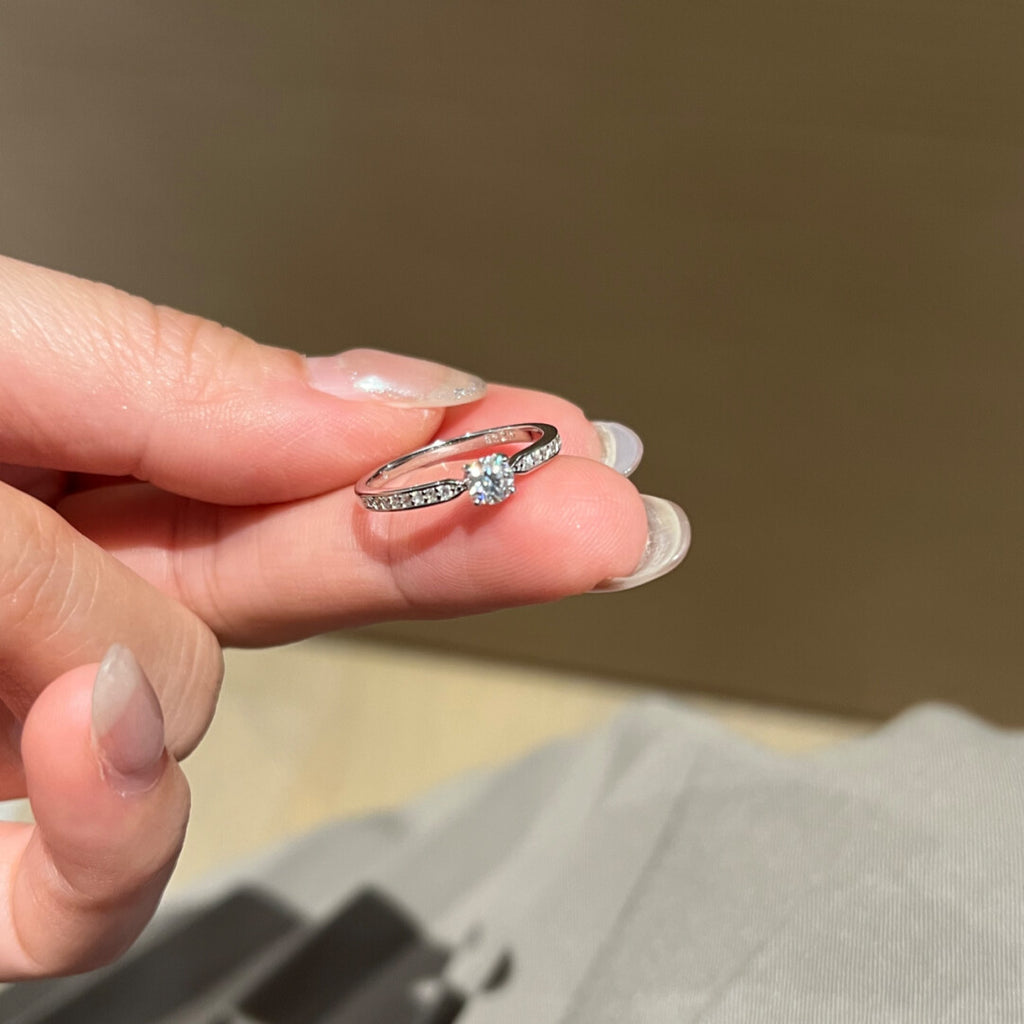 Damen Verlobungsring mit funkelndem Solitaire-Diamanten Shop Nory
