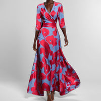 Blau mit roten Blumen