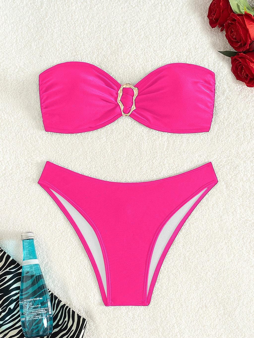 Damen Bandeau-Bikini mit eleganter Goldschließe