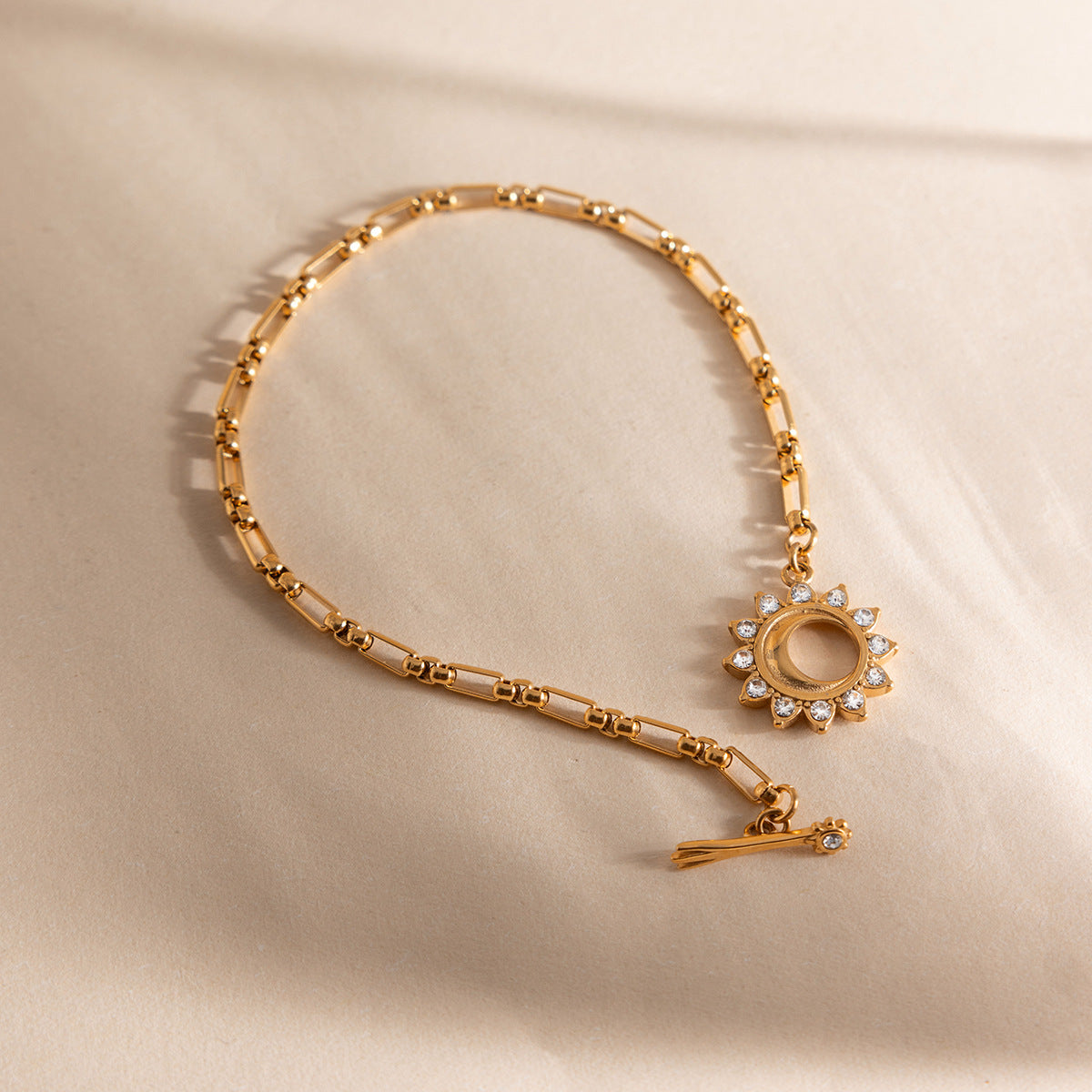 Damen Halskette mit hochwertigem Edelstahl, hypoallergener Verarbeitung und elegantem Sonnenanhänger Shop Nory