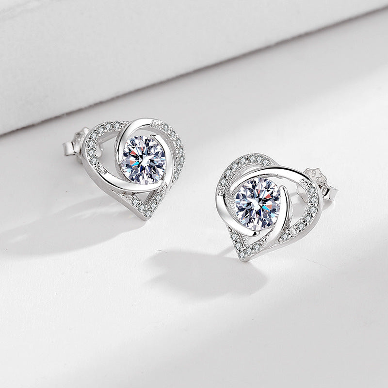 Damen Ohrringe mit herzförmigem Design und funkelnden Zirkonia Shop Nory