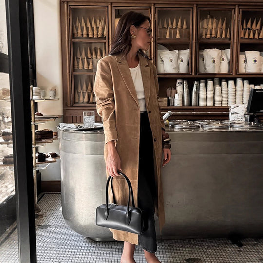 Damen Langmantel aus Veloursleder‑Optik mit schmalem Revers und cleanem Schnitt Shop Nory
