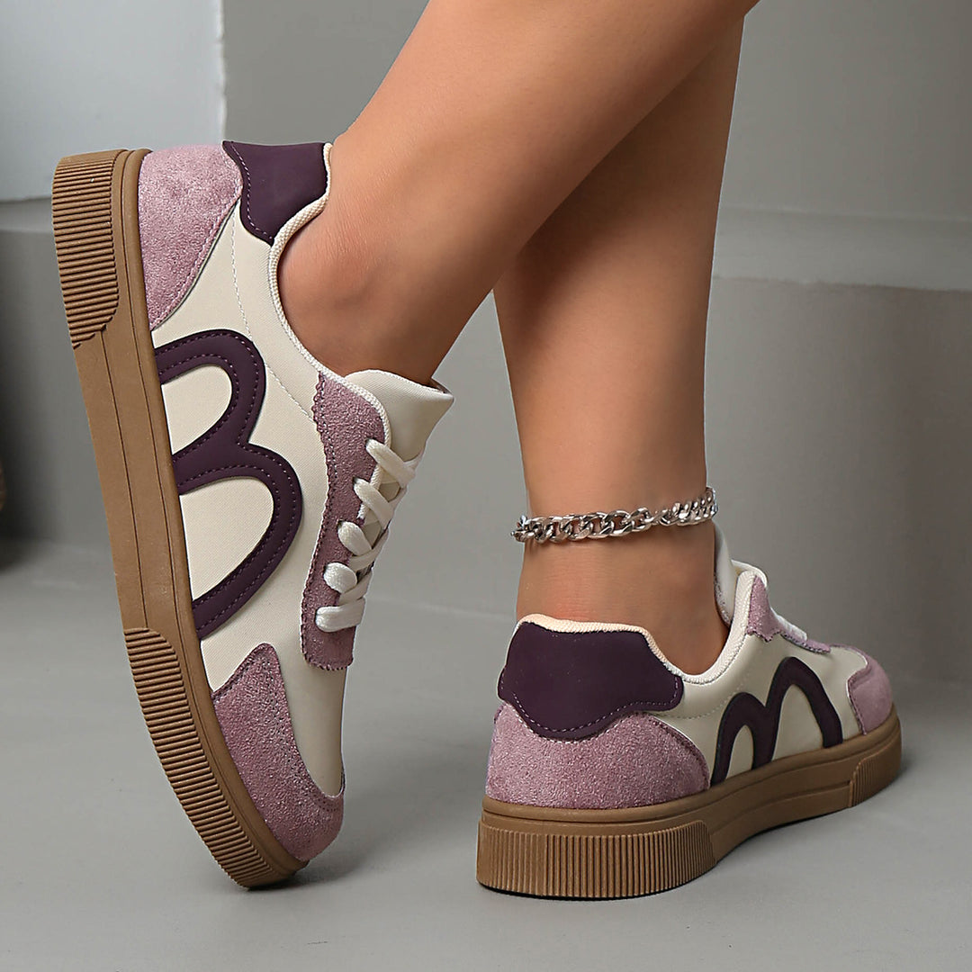 Damen Retro-Sneaker mit Velours‑Overlays, geschwungener Seitenapplikation und profilierter Gummisohle Shop Nory