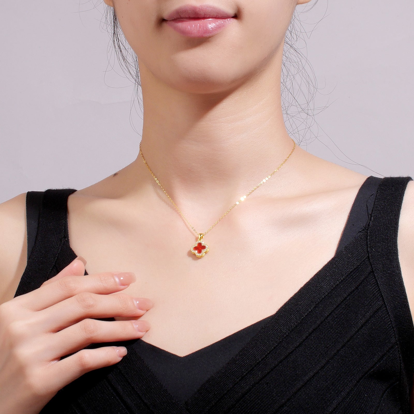 Damen Halskette mit kunstvollem Anhänger aus rotem Achat und Zirkonia Shop Nory