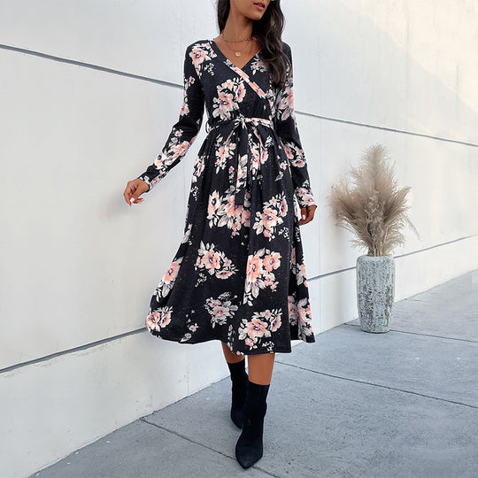Damen Wickel-Midikleid mit tailliertem Bindegürtel, ausgestelltem Rock und V‑Ausschnitt Shop Nory