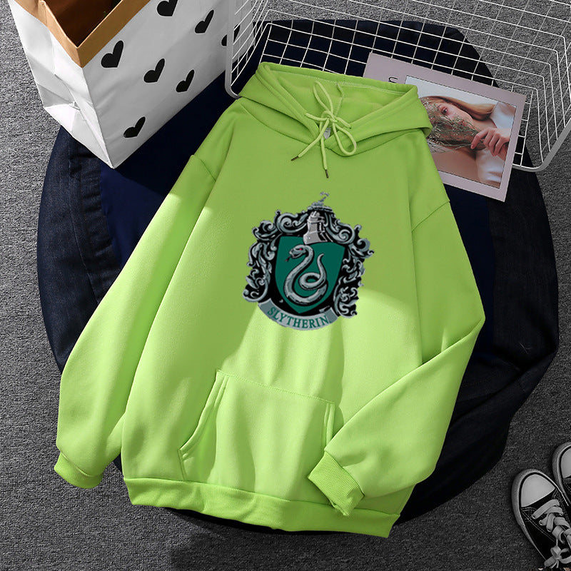 Damen nan gemütlicher Kapuzenpullover im Oversize-Cut mit heraldischem Schlangenwappen und weichem Fleece-Innenfutter Shop Nory
