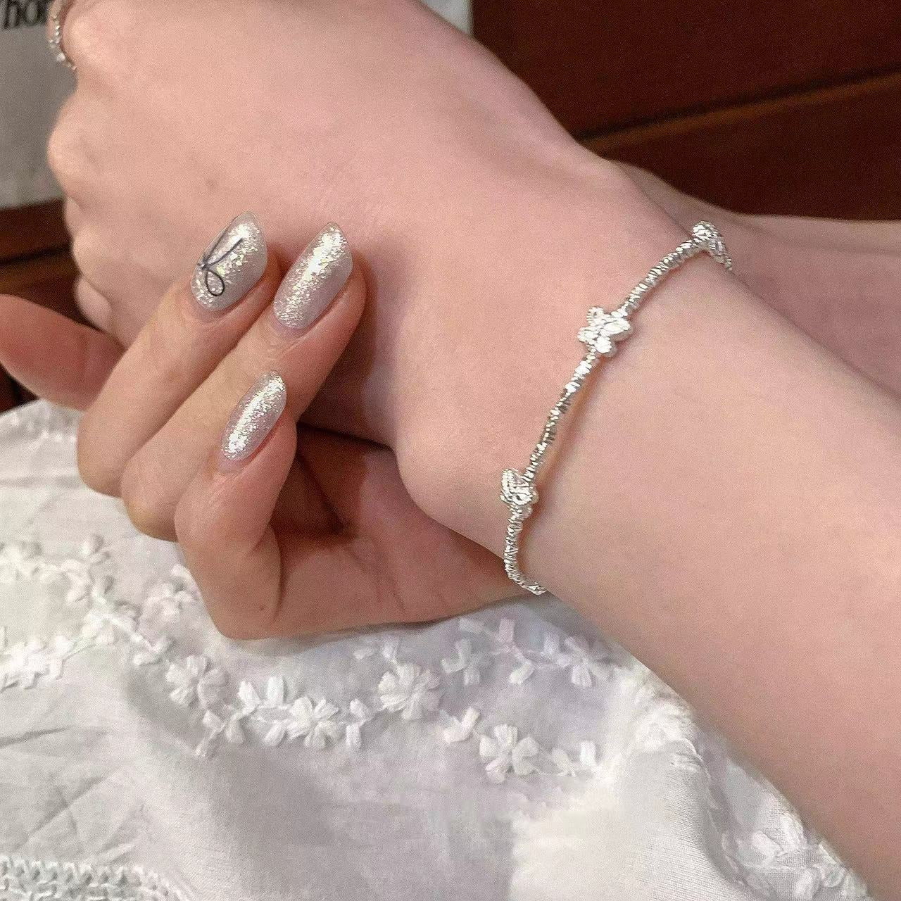 Damen filigranes Armband mit floralem Design Shop Nory