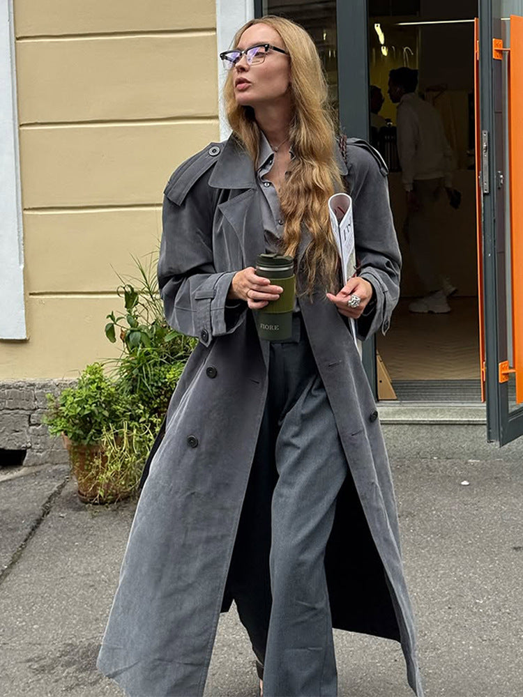 Damen Maxilanger Oversize-Trenchcoat aus softem Velours mit Schulterpatten und doppelreihiger Knopfleiste Shop Nory