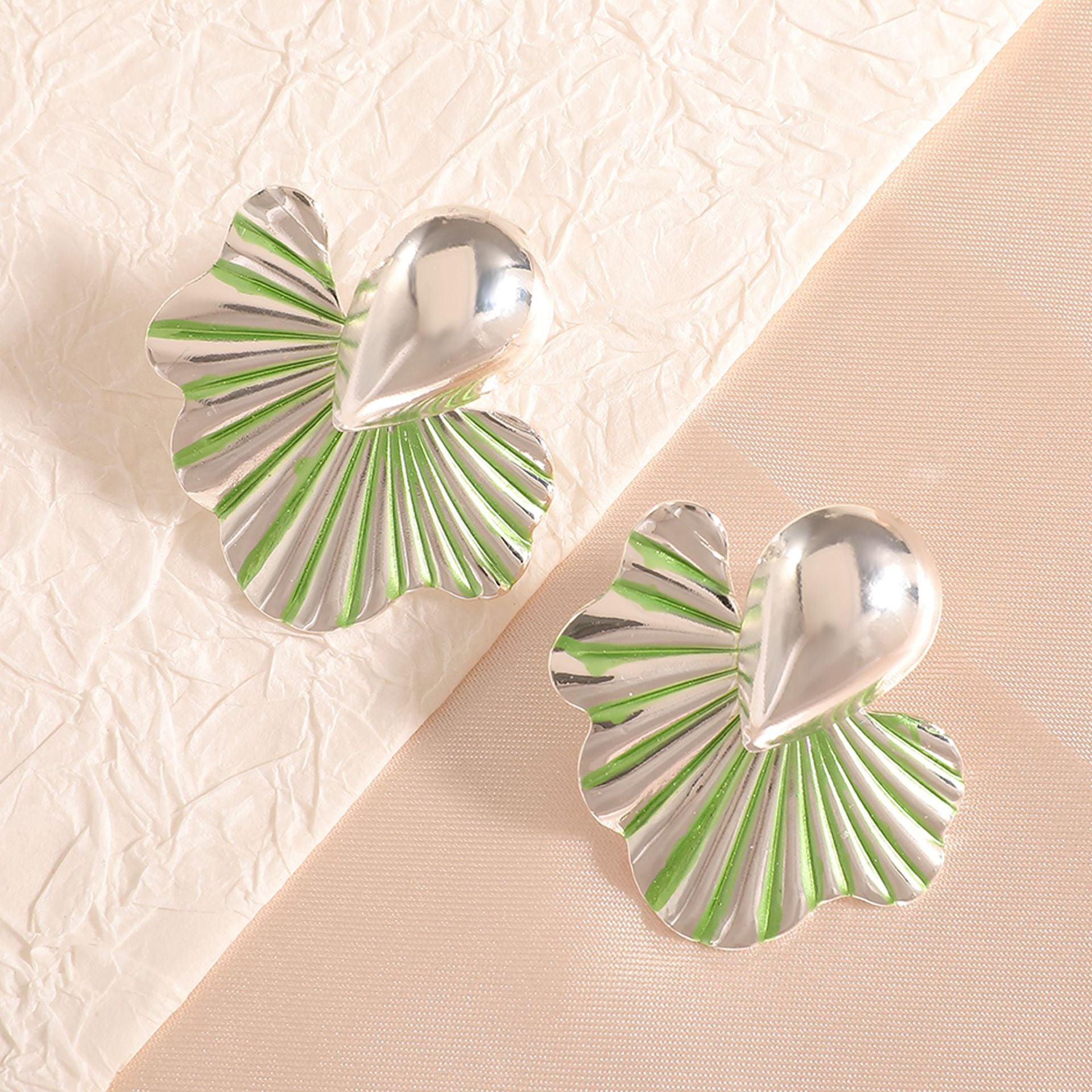 Damen Ohrringe im eleganten Blattdesign mit kunstvollen Details Shop Nory