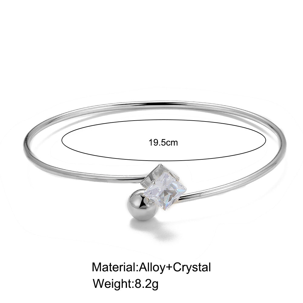 Damenarmband mit quadratischem Zirkonia-Anhänger und modernem Design Shop Nory