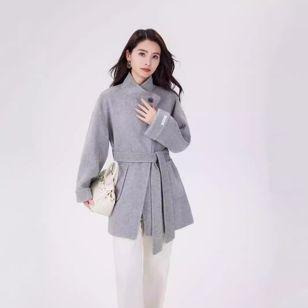 Damen Kurzer Wickel-Wollmantel mit hoher Knopfblende und aufgesetzten Taschen Shop Nory