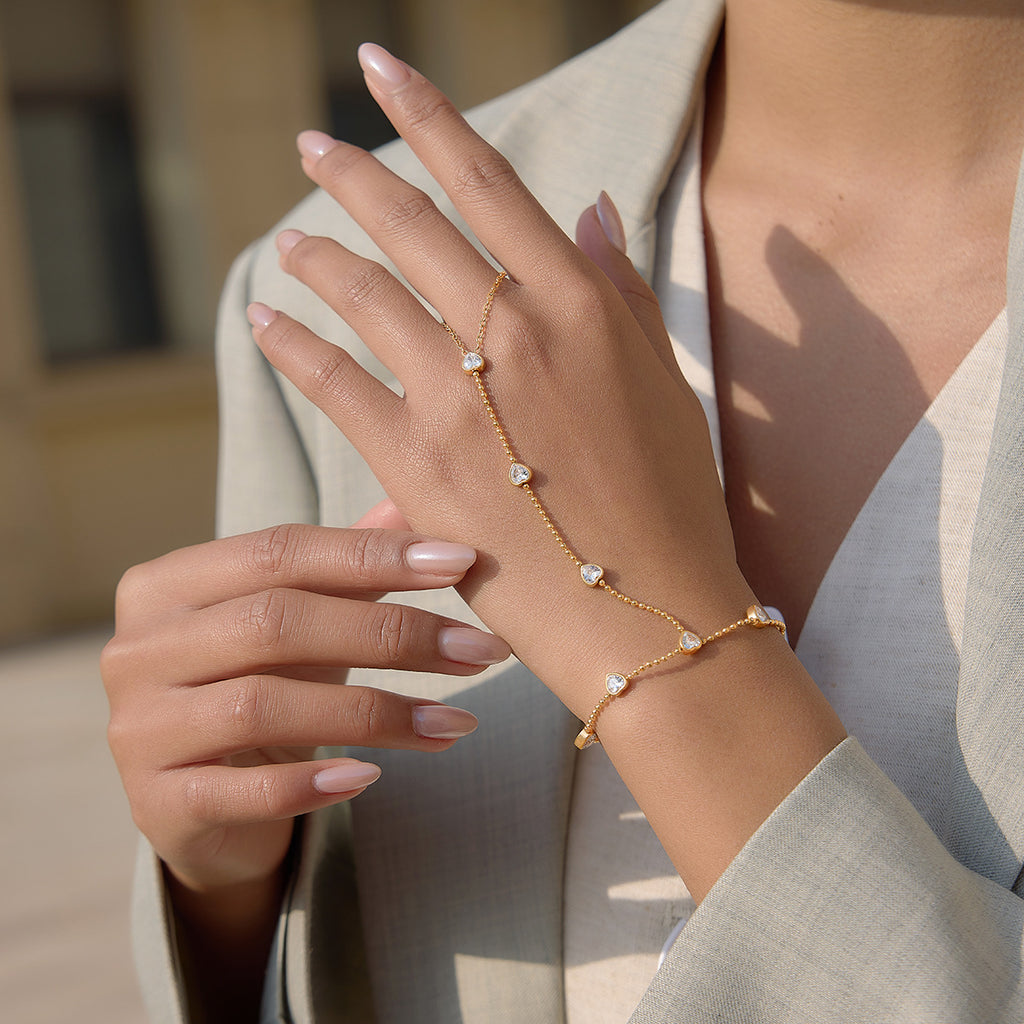 Damen Armband mit funkelnden Herzanhängern aus hypoallergenem Edelstahl Shop Nory