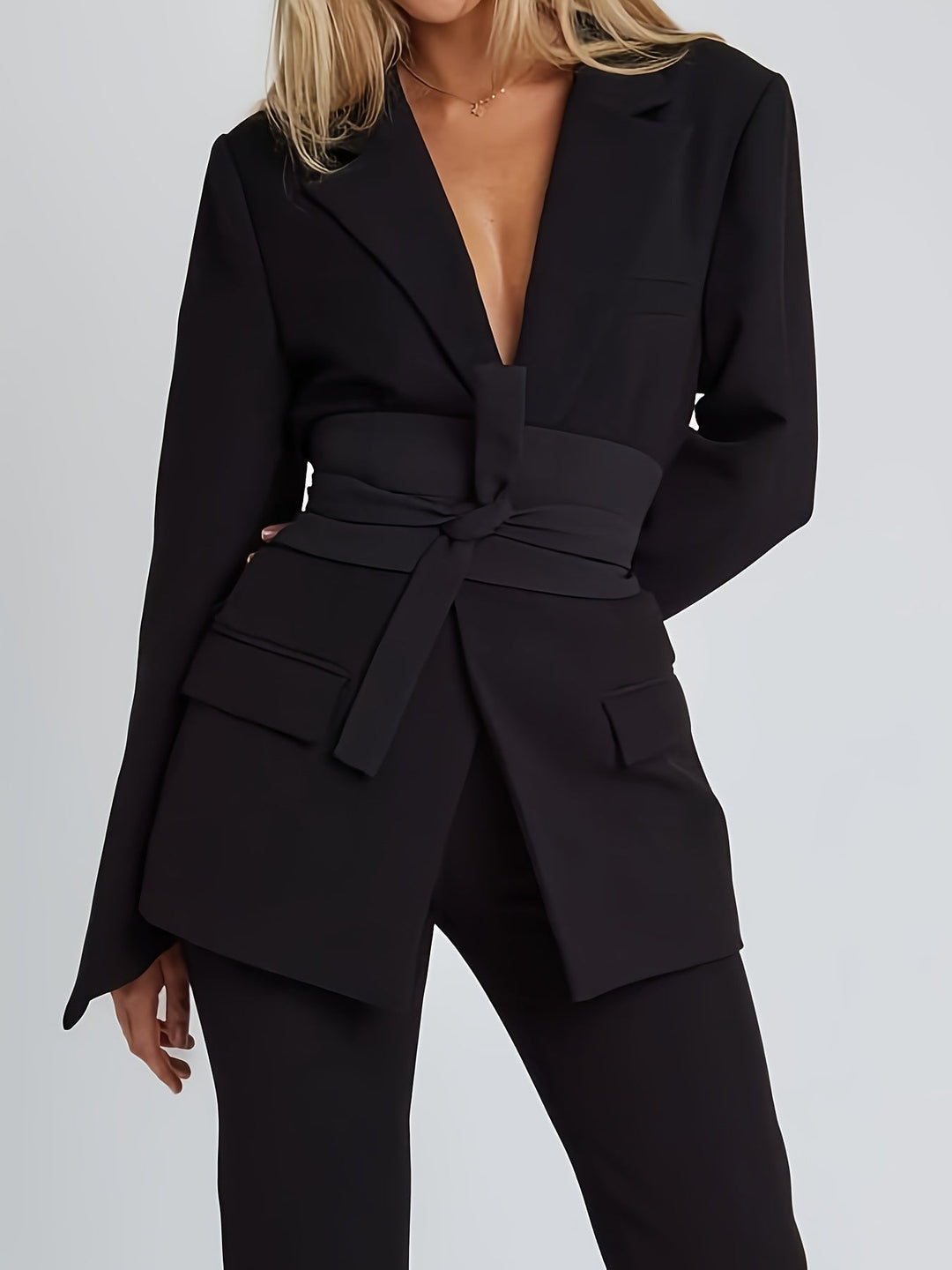 Damen eleganter Blazer mit tailliertem Schnitt und praktischem Gürtel
