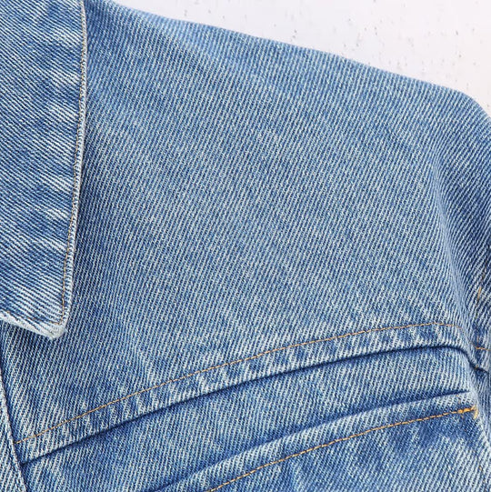 Damen Kurze Denim-Jacke mit Metallic-Finish und aufgesetzten Brusttaschen Shop Nory
