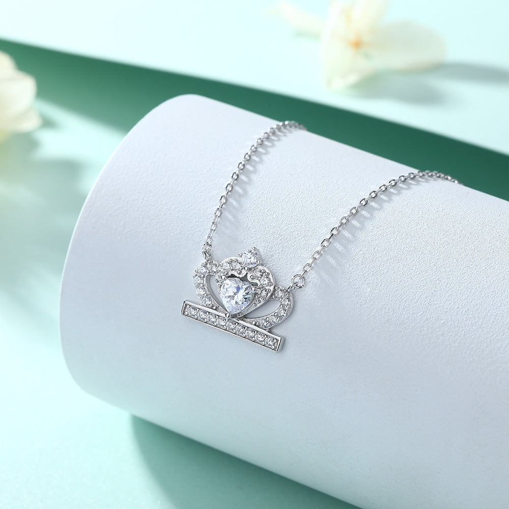 Damen-Halskette mit herzförmigem Anhänger im Krondesign und funkelnden Zirkonia Shop Nory