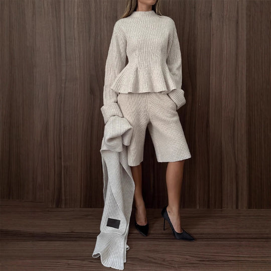 Damen Feinstrick-Zweiteiler mit tailliertem Peplum-Pullover und High-Waist-Bermuda Shop Nory