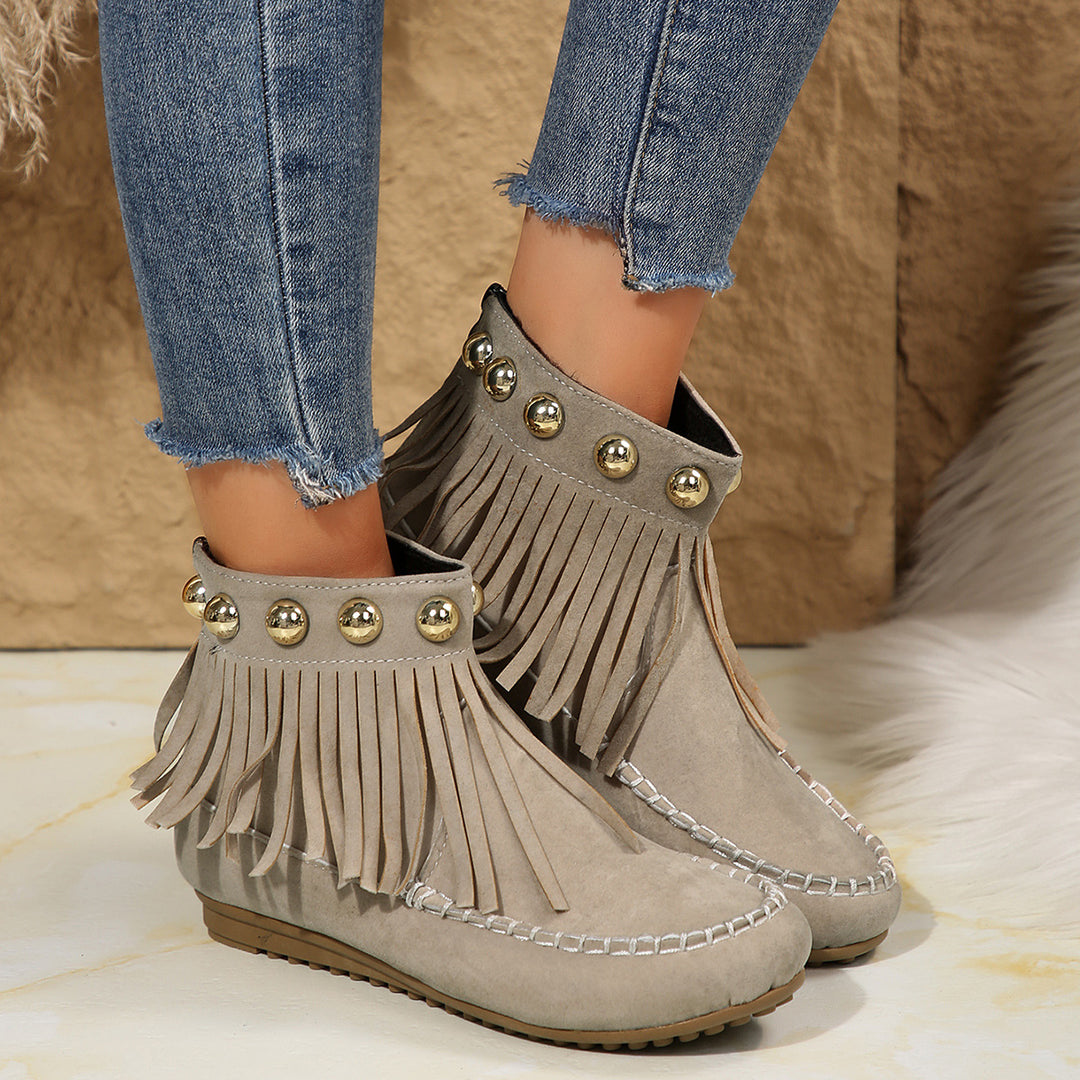 Damen Fransen-Mokassin-Stiefelette mit Ziernieten und Rückenreißverschluss Shop Nory