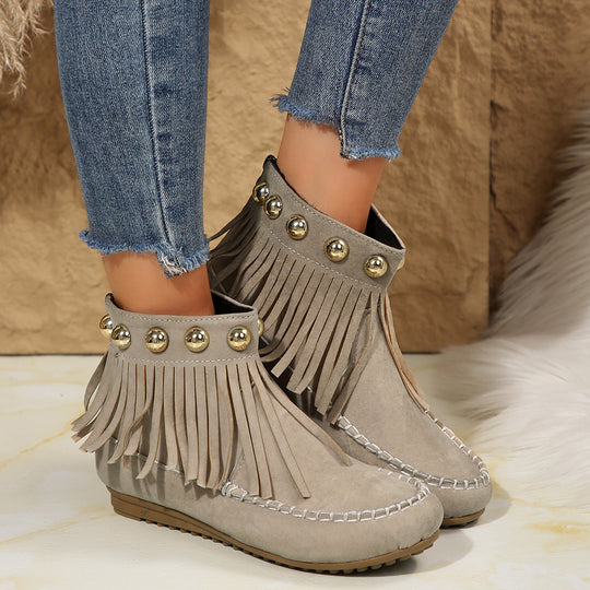 Damen Fransen-Mokassin-Stiefelette mit Ziernieten und Rückenreißverschluss Shop Nory