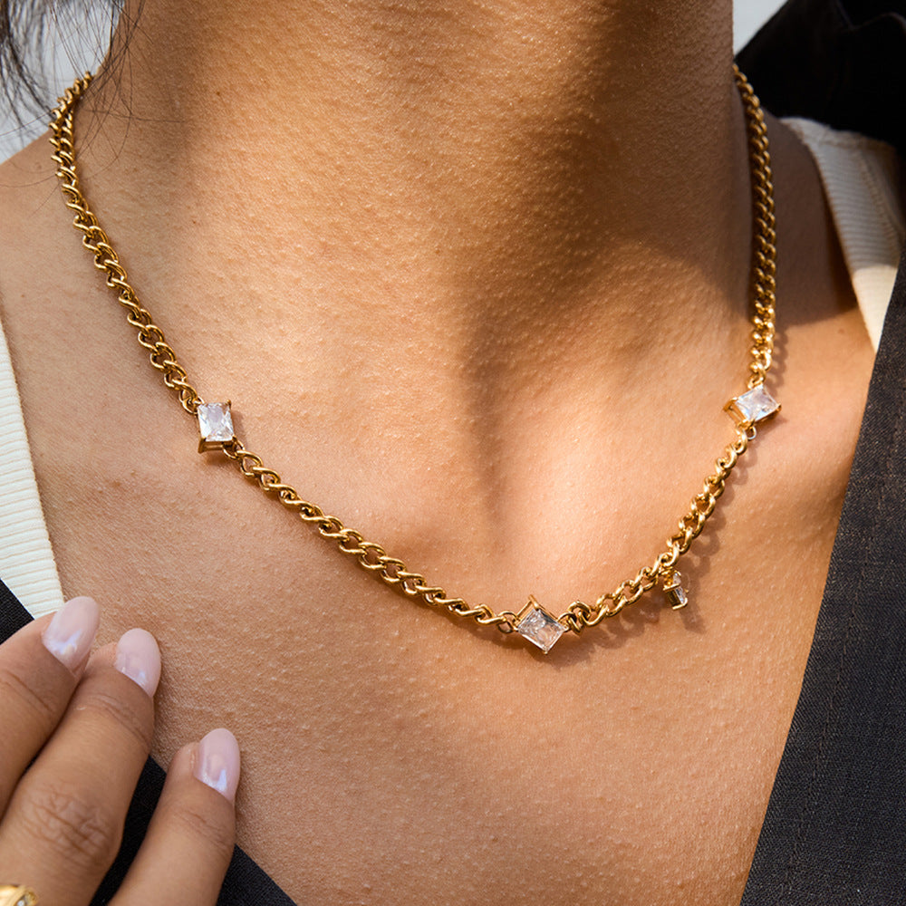 Damen Halskette mit funkelnden Zirkonia und robustem Edelstahl-Design Shop Nory