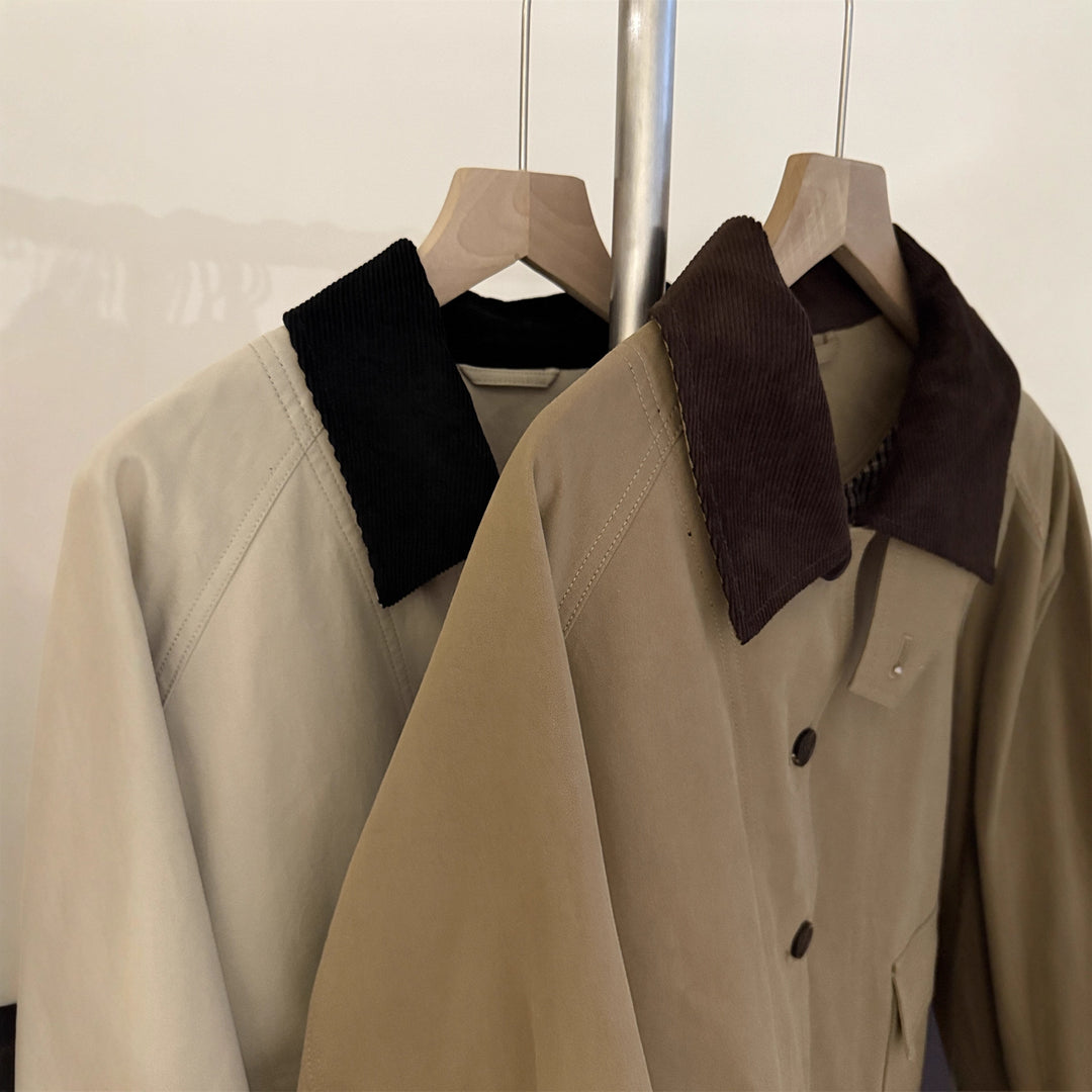 Damen Kurzmantel im Mac-Stil mit kontrastierendem Samtkragen und karierten Ärmelaufschlägen Shop Nory
