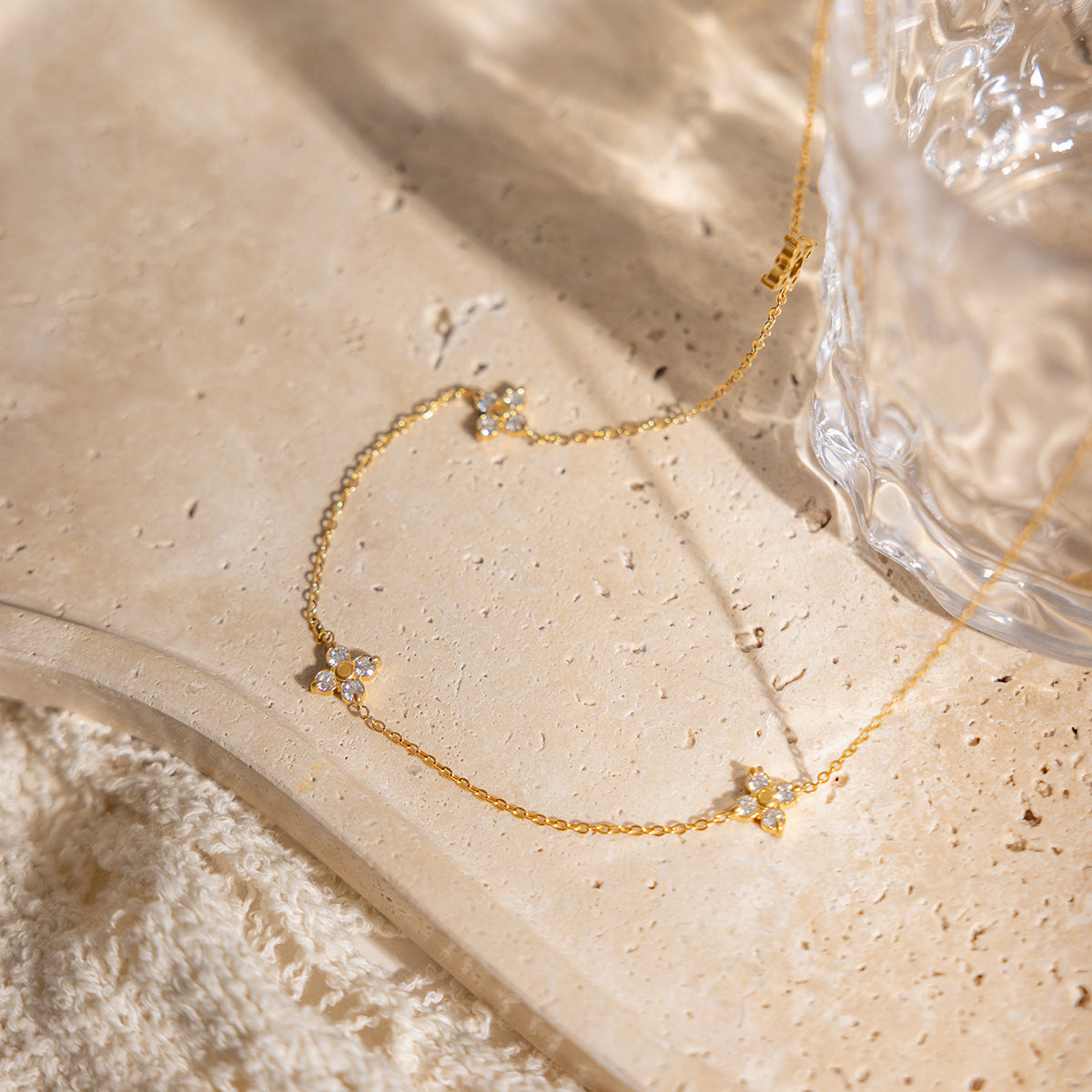 Damen Halskette mit funkelnden Zirkonia und hypoallergenem Edelstahl Shop Nory