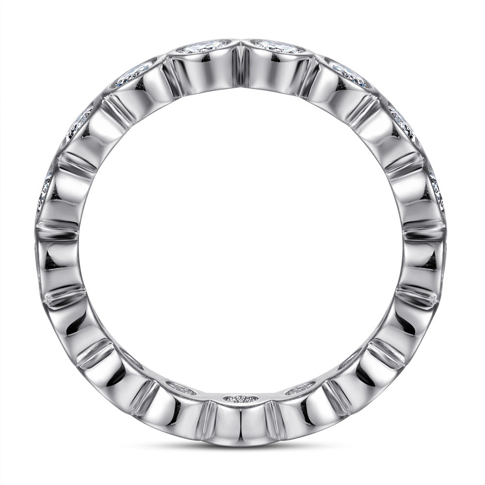 Damen Eternityring mit funkelnden Zirkonia-Steinen und geschwungenem Design Shop Nory