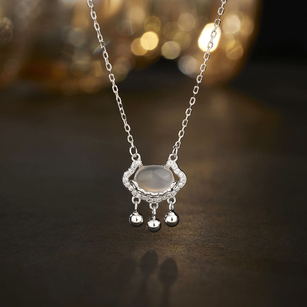 Damen elegante Halskette mit funkelndem Anhänger und zarten Kristallakzenten Shop Nory