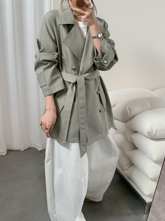 Damen Kurztrench mit weitem Schnitt, doppelreihigem Verschluss und Bindegürtel Shop Nory