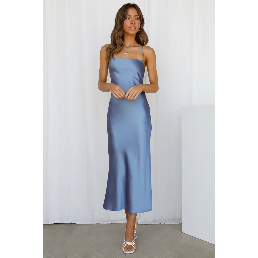 Damen Satinmaxikleid mit Schmalem Schnitt und Spaghettiträgern Shopnory