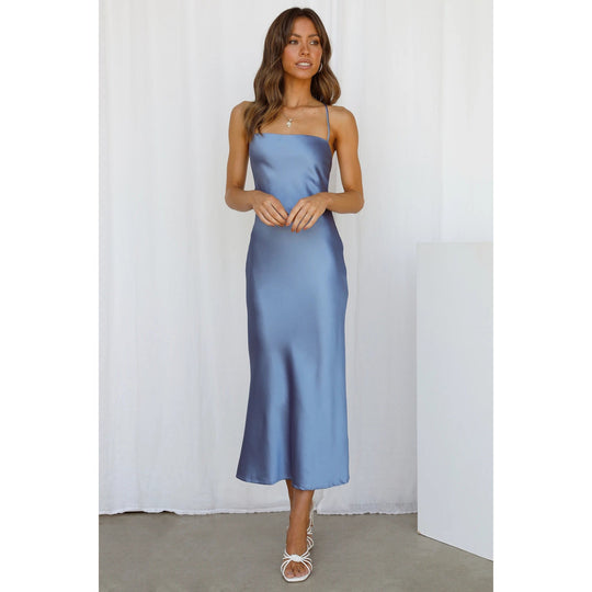 Damen Satinmaxikleid mit Schmalem Schnitt und Spaghettiträgern Shopnory