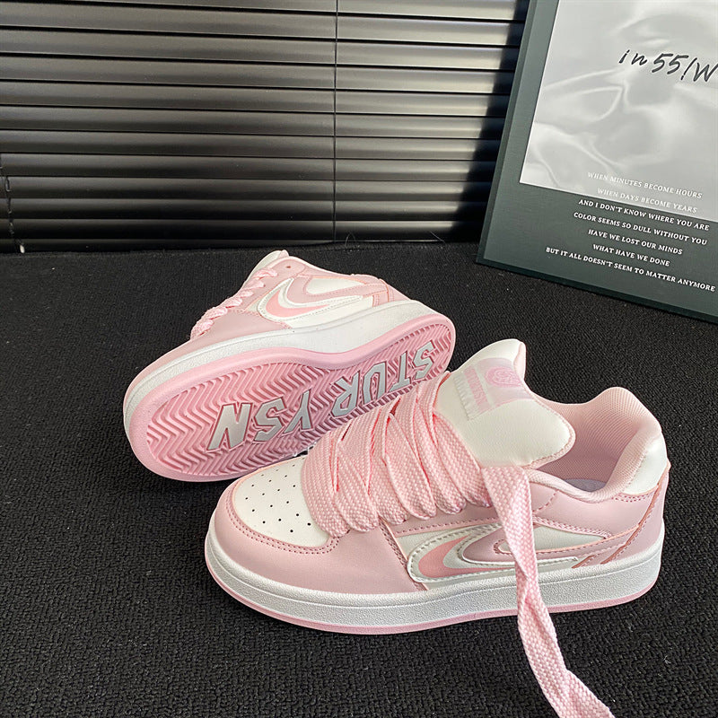 Damen Sneakers im trendigen Design mit dicker Laufsohle und aufregenden Schnürdetails