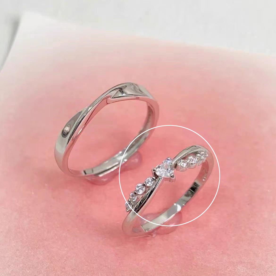 Damenring mit kunstvollem Zirkonia-Besatz und elegantem Wellen-Design Shop Nory