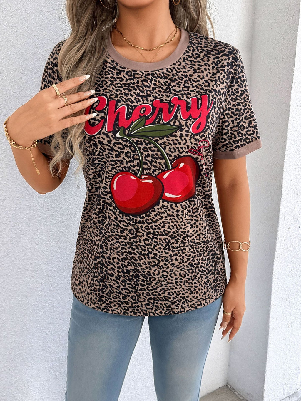 Damen lässiges T-Shirt mit Leopardenmuster und frischem Kirschen-Print