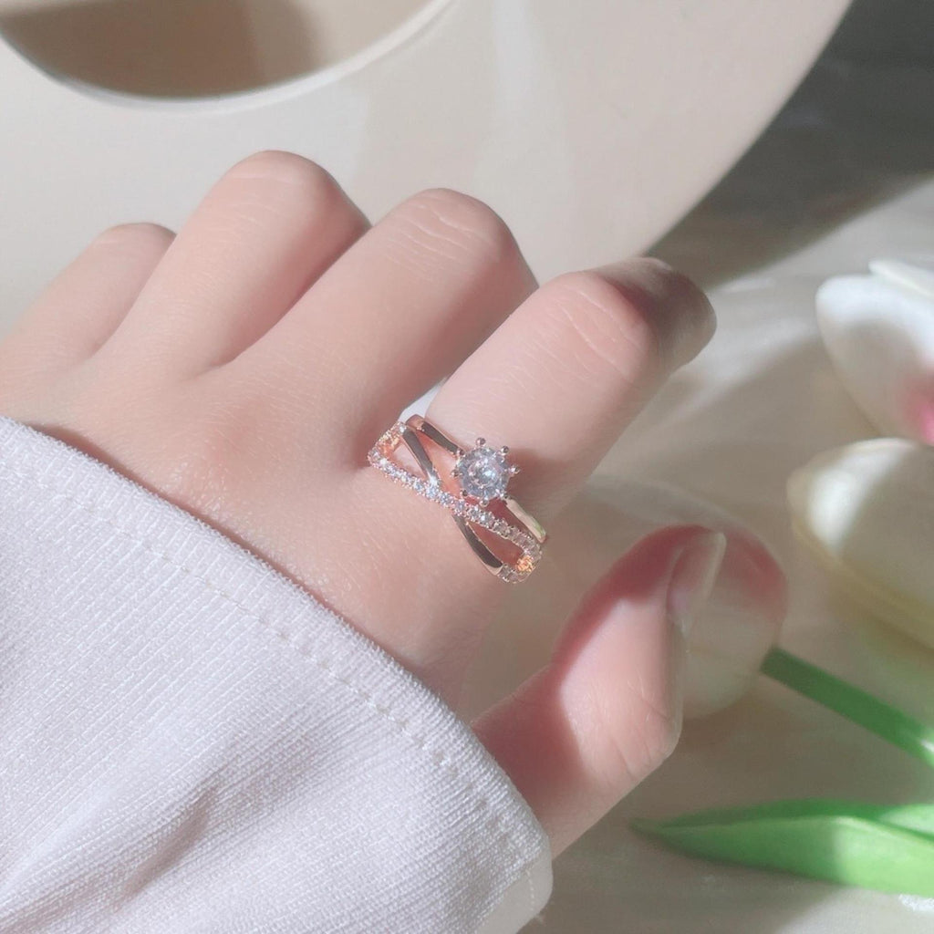 Damen-Verlobungsring mit kunstvollem Zirkonia-Besatz und eleganter Drahtarbeit Shop Nory