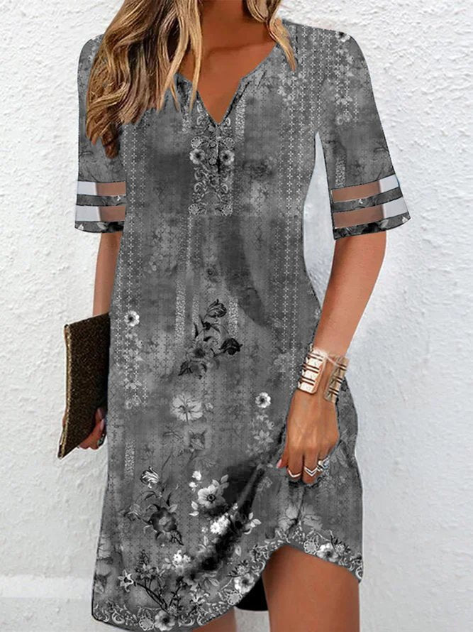 Damen kurzes Kleid mit floralem Muster und V-Ausschnitt Shopnory